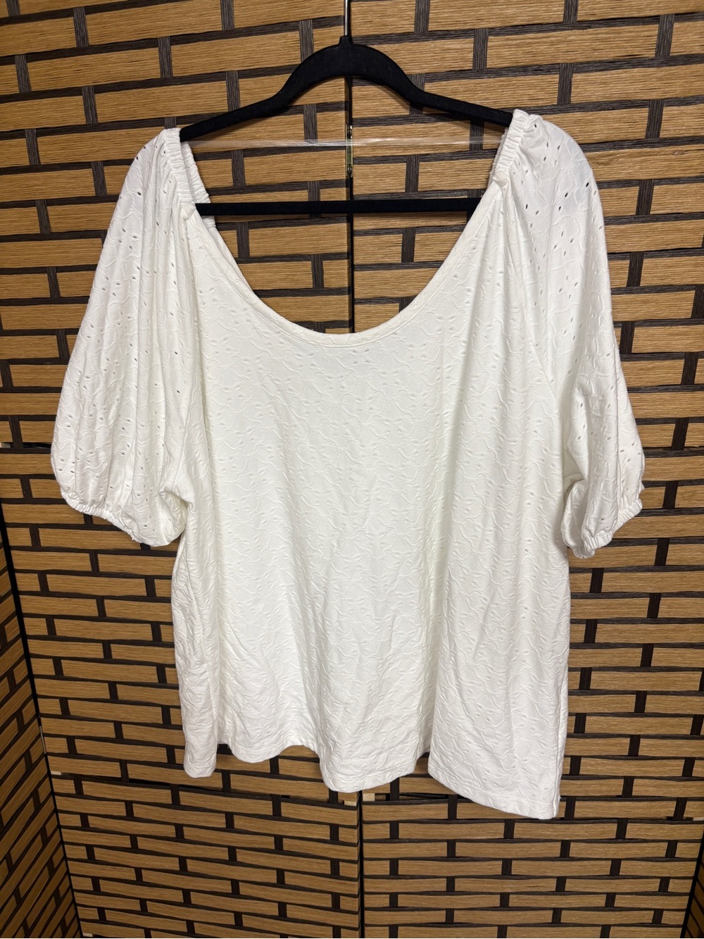 Ava & Viv white eyelet top size 2X